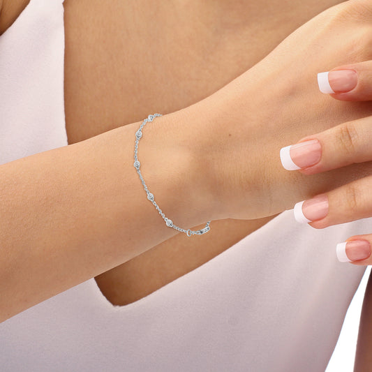 0.25 Ctw Diamond Station Bracelet with 8 Stones